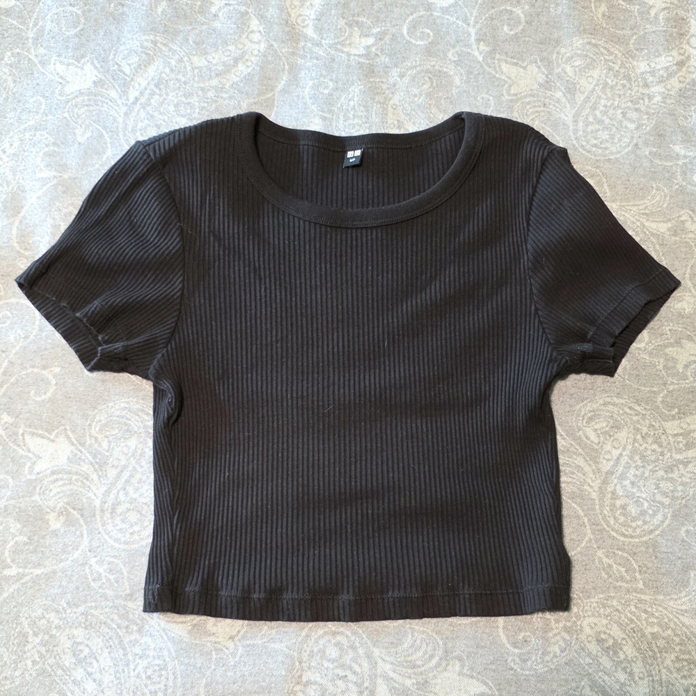 Uniqlo Black Ribbed Cropped Tee (Size S)